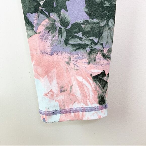 Fabletics Salar Floral Power Hold Active Leggings NWT XS Pink Gray - Picture 3 of 12
